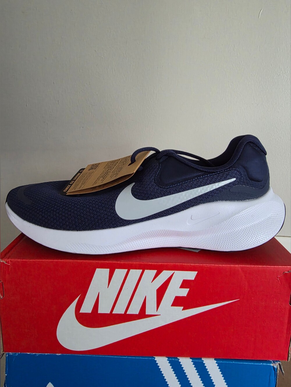 Nike Revolution 7 Men's Size 11 Women's Size 12.5 New With Box No Lid